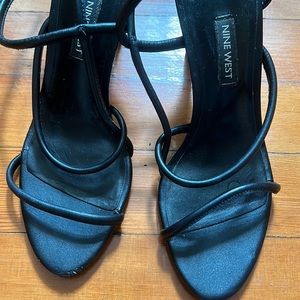 NINE WEST STRAPPY HEEL BLACK size 7M